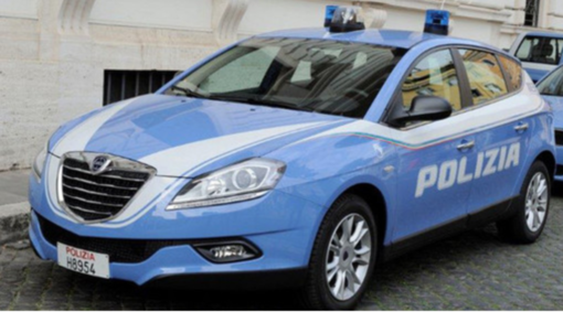 Marijuana in casa e uno strano via vai di persone dall'alloggio: denunciato un 45enne