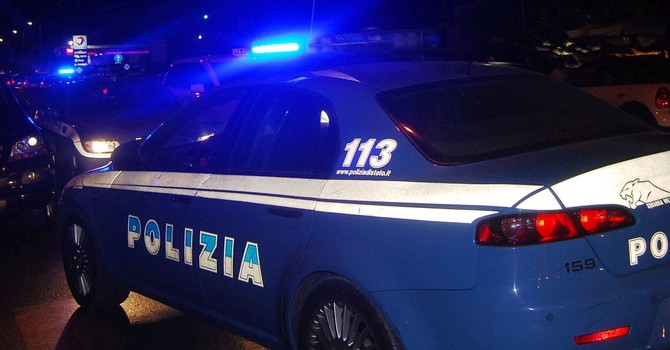 Maxi blitz della Polizia anche nel VCO e nel Novarese: controlli contro baby gang, violenza e odio sui social Maxi blitz della Polizia anche nel VCO e nel Novarese: controlli contro baby gang, violenza e odio sui social