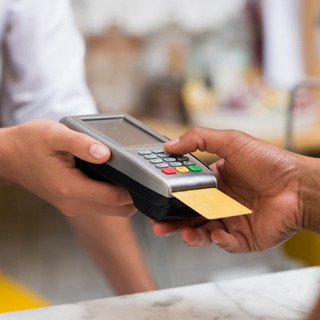 Addio al contante: da oggi scattano le sanzioni per chi rifiuta i pagamenti con il POS Addio al contante: da oggi scattano le sanzioni per chi rifiuta i pagamenti con il POS