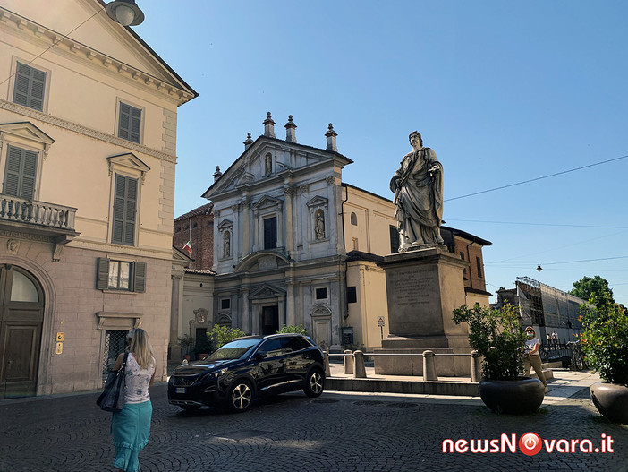 A Novara torna l’Ospedale dei Pupazzi: i peluche si curano in piazza con i futuri medici