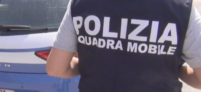 Ruba un bancomat e lo usa per comprare gratta e vinci e sigarette