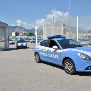 Dal nord ovest. Trovto in possesso di un chilo di hashish, tenta la fuga: arrestato un 20enne verbanese