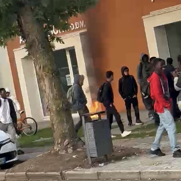 Disordini al Da Vinci, la dirigente: "La scuola è sempre aperta al confronto, ma non ai comportamenti incivili" Disordini al Da Vinci, la dirigente: "La scuola è sempre aperta al confronto, ma non ai comportamenti incivili"