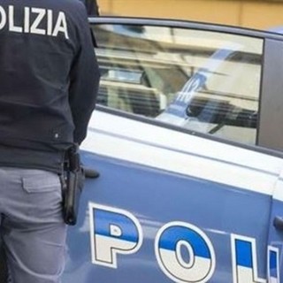 Litiga con un vicino e poi aggredisce i poliziotti, arrestato