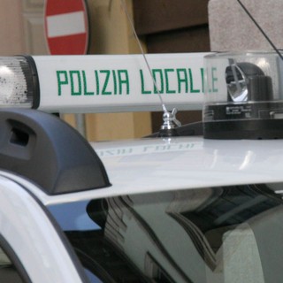 Cerano, si ribalta con l’auto in una risaia
