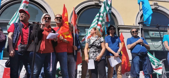 Grande partecipazione per la manifestazione del 1° maggio a Novara FOTO