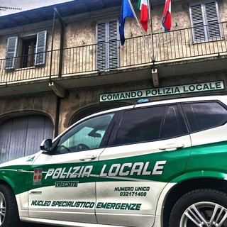 Trecate, controlli antidroga in piazza Cattaneo: tre persone segnalate e merce abusiva sequestrata