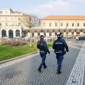 Colluttazione in corso Garibaldi: arrestato dalla Polizia Locale, aveva ovuli di droga nell’intestino