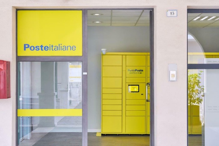 Poste Italiane, un nuovo locker per il ritiro dei pacchi a Oleggio Castello