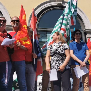 Grande partecipazione per la manifestazione del 1° maggio a Novara FOTO