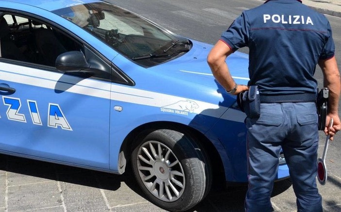 Possedeva precursori per la sintesi di droghe: 23enne arrestato dalla polizia di Novara