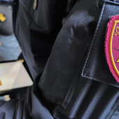 Aggredisce verbalmente gli agenti e viola le prescrizioni: arrestato dalla Polizia di Stato