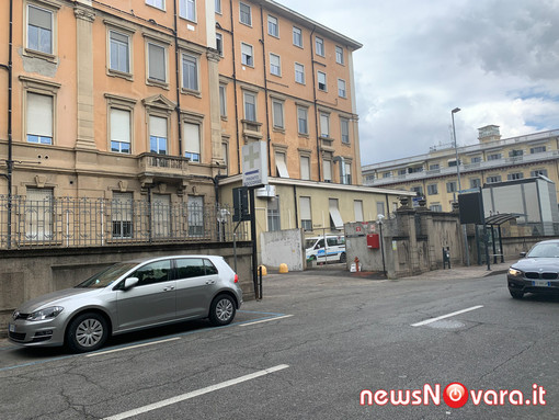 Novara, caos al pronto soccorso: giovane arrestato dopo aggressione a una guardia giurata