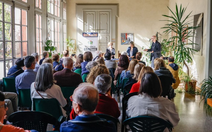 "Il tesoro del re", successo per le presentazioni del romanzo di Nadia Carminati a Varallo Pombia e Borgo Ticino "Il tesoro del re", successo per le presentazioni del romanzo di Nadia Carminati a Varallo Pombia e Borgo Ticino