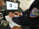 Giovani in cerca di lavoro adescati online: la nuova truffa segnalata dalla polizia postale