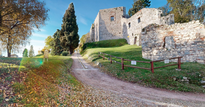 Beatles a lume di candela nella Rocca di Arona: arriva lo spettacolo "Candle Live" Beatles a lume di candela nella Rocca di Arona: arriva lo spettacolo "Candle Live"