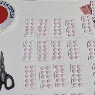 Novara, sequestrate oltre 200 pastiglie di una nuova droga alla stazione