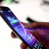 Truffe su WhatsApp, i raggiri più diffusi: dalla ballerina al pacco bloccato