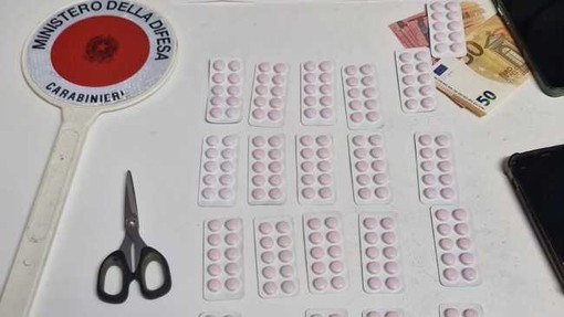Novara, sequestrate oltre 200 pastiglie di una nuova droga alla stazione