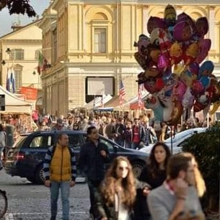 A Novara torna la Fiera di novembre: nel weekend di San Martino chiuse vie e piazze del centro