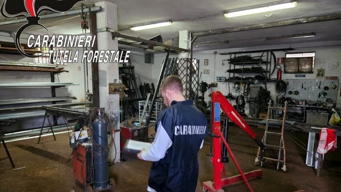 Novara, sequestrata ditta di carpenteria per irregolarità ambientali