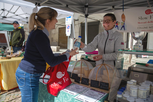 Un sabato tra gusto e sostenibilità: a Borgomanero torna il Mercato della Terra