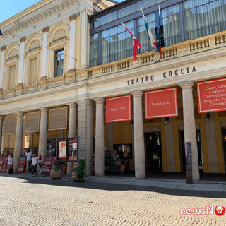 “I Viaggi di Gulliver” al Teatro Coccia: musica, ombre e fantasia per un viaggio tra ironia e poesia