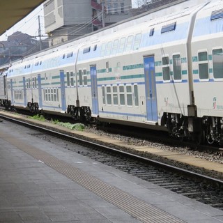 Cadavere trovato lungo la ferrovia tra Vercelli e Novara, circolazione dei treni bloccata
