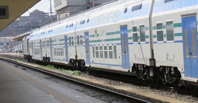 Cadavere trovato lungo la ferrovia tra Vercelli e Novara, circolazione dei treni bloccata