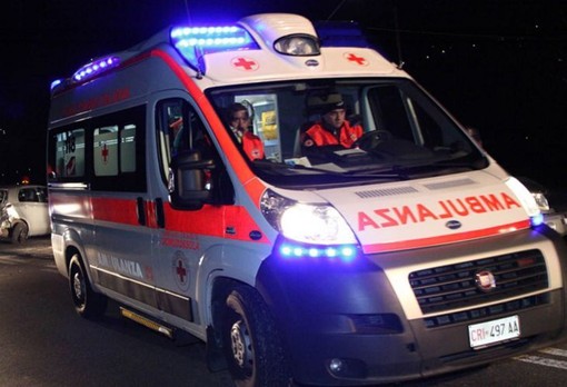 Auto contro un muro alla Barriera Albertina: grave una donna di 47 anni