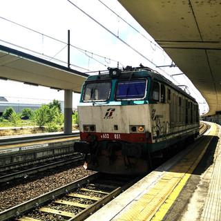 Treni, rallentamenti sulla Torino-Novara per un problema tecnico alla linea elettrica Treni, rallentamenti sulla Torino-Novara per un problema tecnico alla linea elettrica