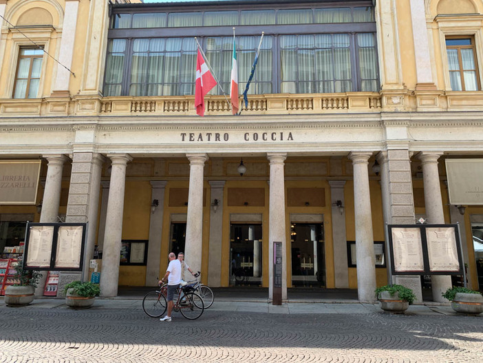 Il Teatro Coccia apre ai giovani: due nuove rassegne tra musica, libri e storie di donne