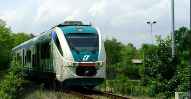 Stop alla Novara-Varallo e aumenti sulla Torino-Milano, pendolari nel caos Stop alla Novara-Varallo e aumenti sulla Torino-Milano, pendolari nel caos