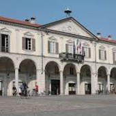 Infiltrazioni d’acqua al municipio di Trecate, lavori per oltre 23mila euro