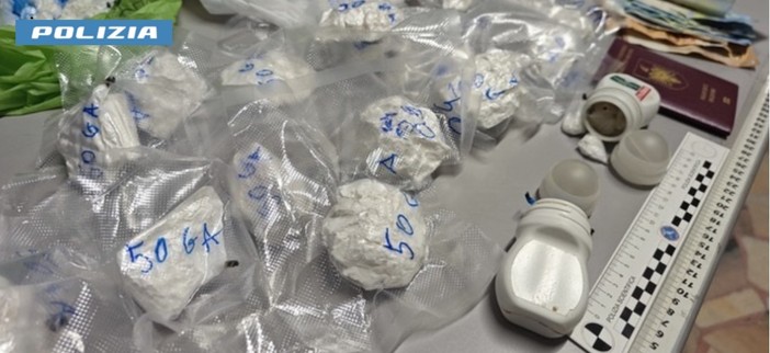 Un chilo di cocaina pronto per il mercato dello spaccio: arrestato 22enne albanese a Novara Un chilo di cocaina pronto per il mercato dello spaccio: arrestato 22enne albanese a Novara