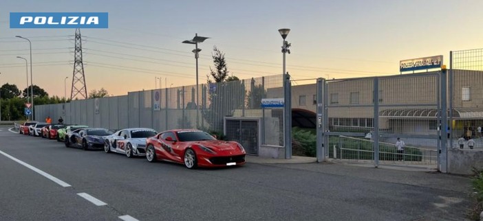 Sfida sull’autostrada a 230 all'ora: tre automobilisti svizzeri denunciati a Novara Sfida sull’autostrada a 230 all'ora: tre automobilisti svizzeri denunciati a Novara