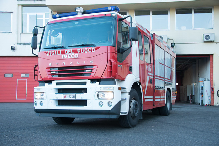 Un vasto incendio a San Martino di Trecate