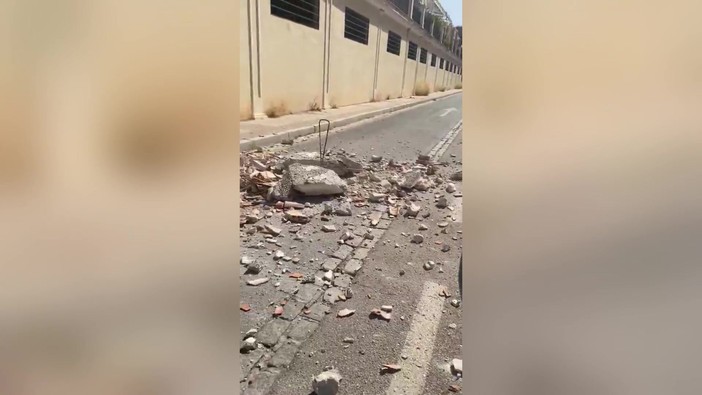 Nuovo terremoto a Granada, le strade tra macerie e auto distrutte