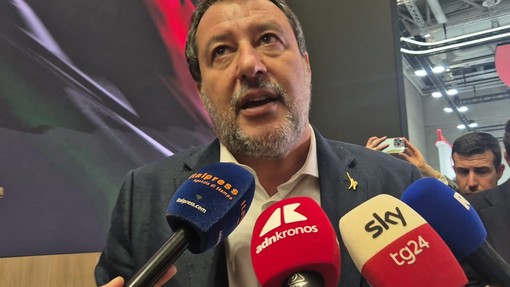 Manovra, Salvini: "Banche possono contribuire così come i big dell'energia" Manovra, Salvini: "Banche possono contribuire così come i big dell'energia"