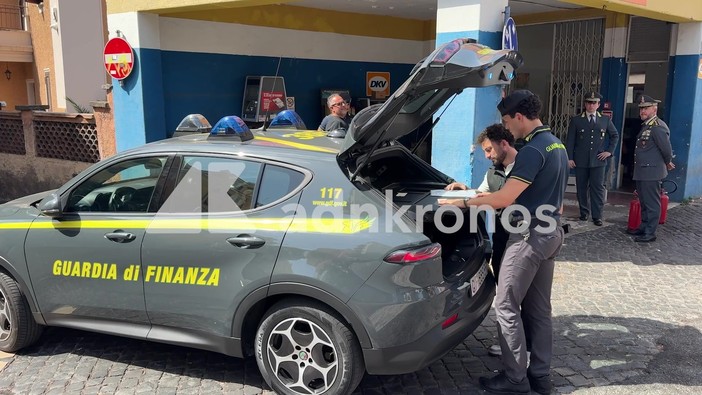 Carburanti annacquati, blitz della Guardia di Finanza di Roma