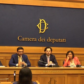 Altroconsumo porta in Parlamento le firme per un'azione contro la discriminazione dell'Iban