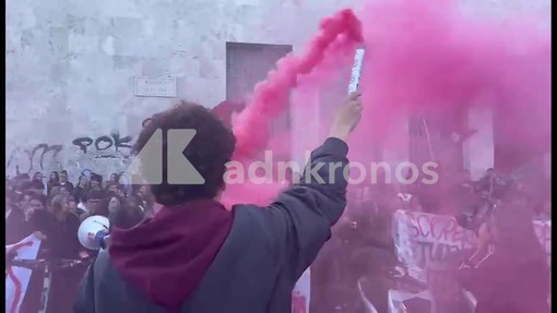Cortei a Roma, studenti intonano 'Bella ciao'