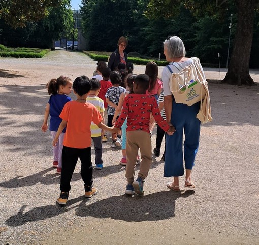 Alla scoperta dei libri: i bambini della sezione “Tartarughe” in visita alla Biblioteca civica