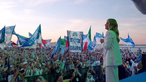 Meloni a Bari, il videoracconto della festa per il governo più longevo
