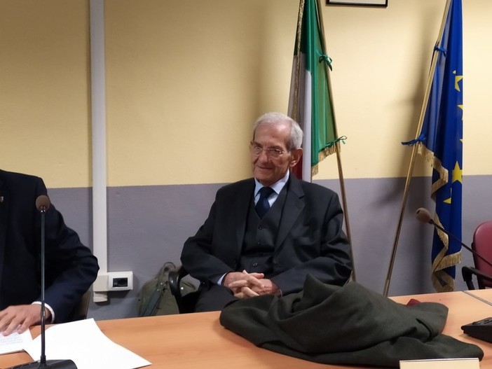 Luciano Violante in una lectio su giovani e futuro: a Borgomanero una riflessione tra metaversi e speranze Luciano Violante in una lectio su giovani e futuro: a Borgomanero una riflessione tra metaversi e speranze