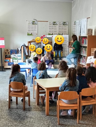 Trecate: i bambini della scuola dell’infanzia “Collodi” scoprono la Biblioteca Civica
