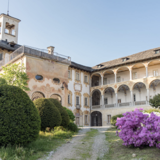 A Palazzo Tornielli l’anteprima di “Jürgen 2” di Anna Matola: un viaggio nella scultura contemporanea