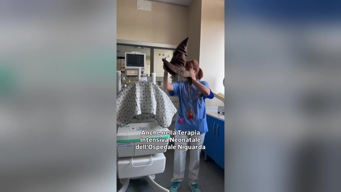 Al Niguarda si celebra 'Harry Potter', la cerimonia di smistamento nella Terapia intensiva neonatale Al Niguarda si celebra 'Harry Potter', la cerimonia di smistamento nella Terapia intensiva neonatale