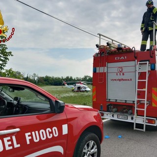 Auto ribaltata sulla provinciale tra Oleggio e Marano Ticino: il conducente elitrasportato in ospedale