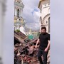 Kiev, Zelensky tra le macerie del monastero colpito: "Attacco deliberato di droni russi" Kiev, Zelensky tra le macerie del monastero colpito: "Attacco deliberato di droni russi"